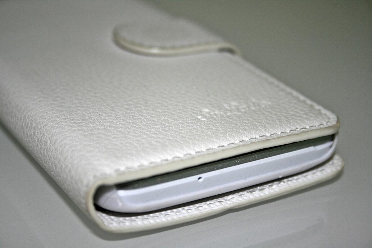 Why clear cases turn yellow, and which ones do it slower