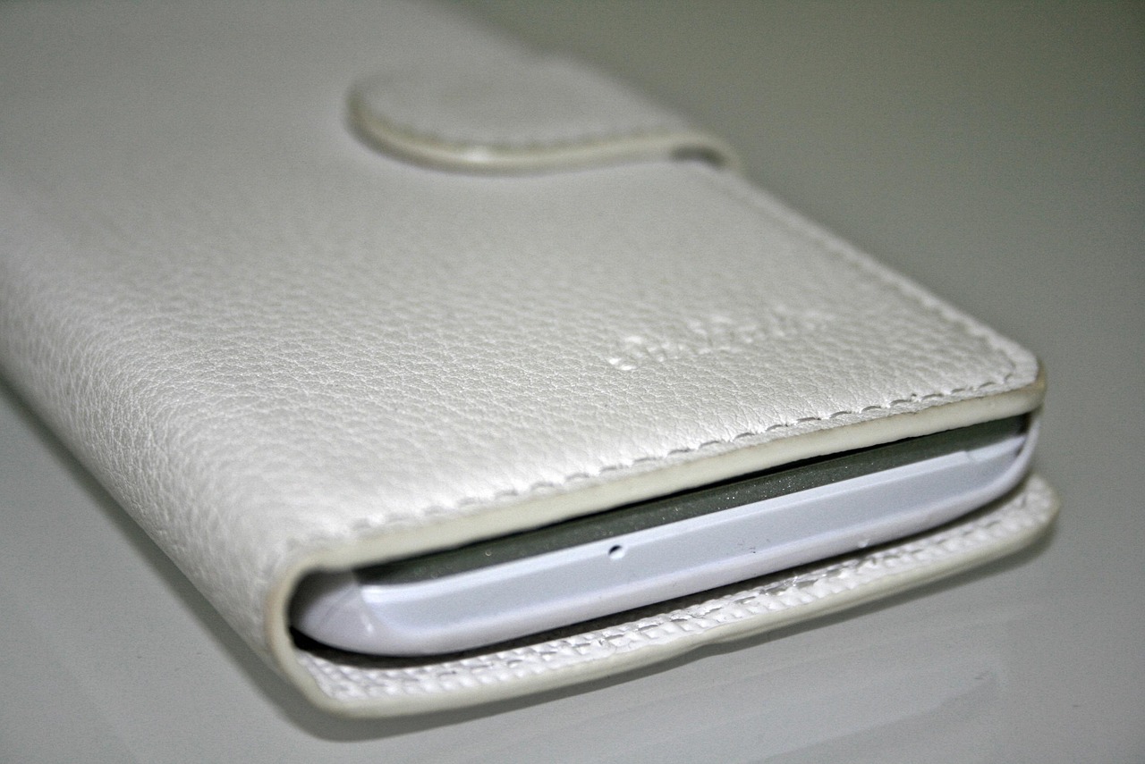 Why clear cases turn yellow, and which ones do it slower